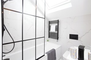 Apartment | Bathroom