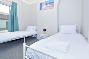 2 Schlafzimmer, Bügeleisen/Bügelbrett, kostenloses WLAN