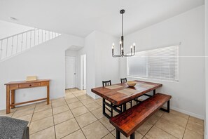 Dining - Marvelous 4-bedroom condo in San Diego (San Diego)