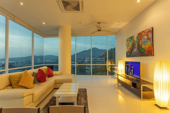 Apartment, City View | Living area
