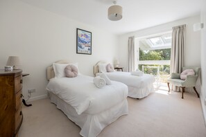 4 bedrooms, iron/ironing board, WiFi