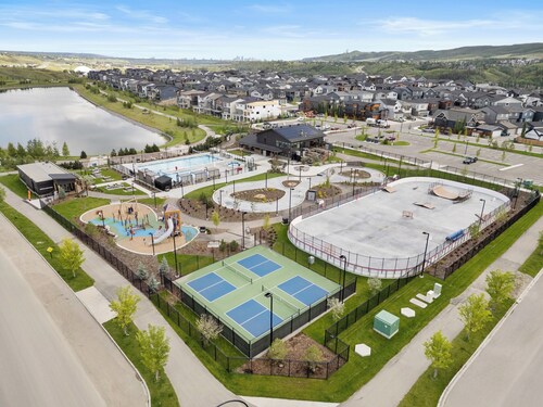 Modern 2BR | Calgary| Near U of C, Hospitals & Banff. Family & Business Friendly