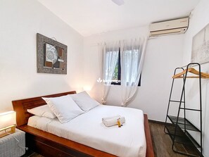 4 bedrooms, iron/ironing board, free WiFi, bed sheets