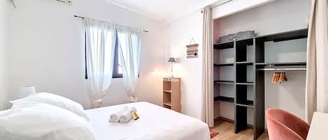 4 chambres, fer et planche à repasser, Wi-Fi gratuit, draps fournis