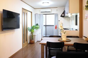 Villa Confort, no fumadores, balcón | Servicio de comidas en la habitación