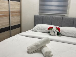 3 bedrooms, iron/ironing board, WiFi, bed sheets
