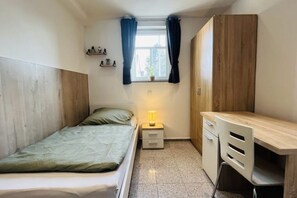 3 bedrooms, desk, free WiFi, bed sheets