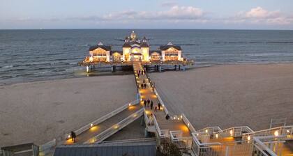 skandinavisch eingerichtetes Doppelhaus in Sagard
