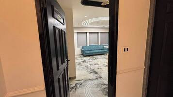 Presidential Room | Desk, laptop workspace, WiFi (free)