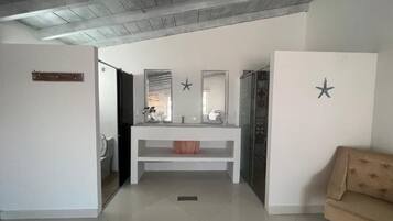 Exclusieve vierpersoonskamer, uitzicht op zee | Interieur