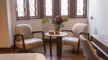 Suíte luxo | Área de estar | TV