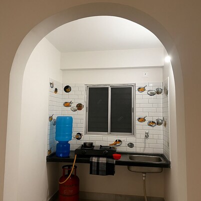 2BHK apartment in Kolkata with AC near Airport/Saltlake