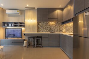 Apartment, Balcony | Private kitchen