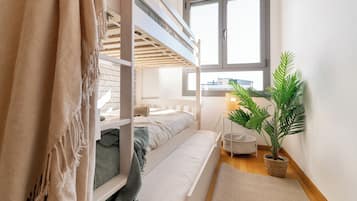 2 bedrooms, iron/ironing board, WiFi, bed sheets