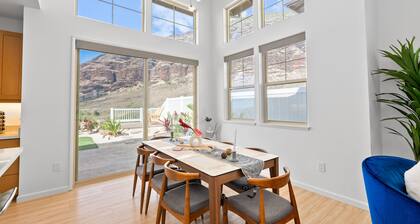 Sleeps 16, 2 Homes | Ocean Views, Shared Pool + Gym, Near the Beach | AvantStay