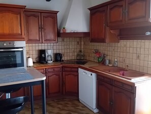 Micro-ondes, plaque de cuisson, lave-vaisselle