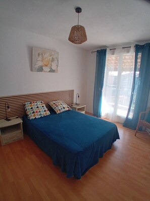 4 bedrooms, iron/ironing board