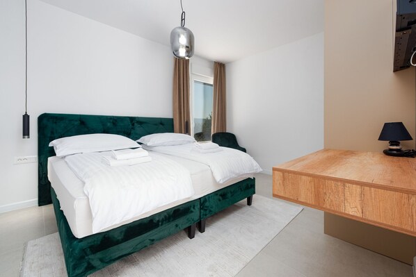4 habitaciones, tabla de planchar con plancha y wifi gratis