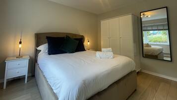 2 makuuhuonetta, silitysrauta/-lauta, Wi-Fi, vuodevaatteet