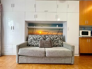 1 bedroom, bed sheets