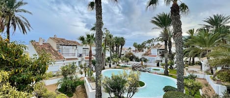 Bungalow | Basseng | Utendørsbasseng