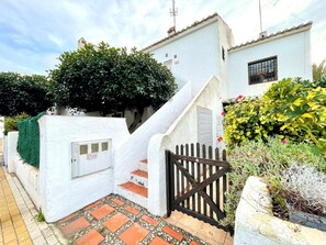 Bungalow | Property grounds - Apartment in Roquetas by Beach & Pool (Roquetas de Mar)