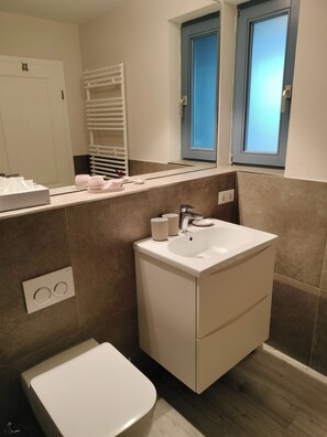 Dusch, hårtork och handdukar