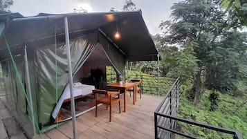 Deluxe Tent, Mountain View | Teres/patio
