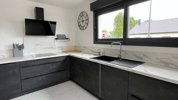 Réfrigérateur, micro-ondes, four, lave-vaisselle