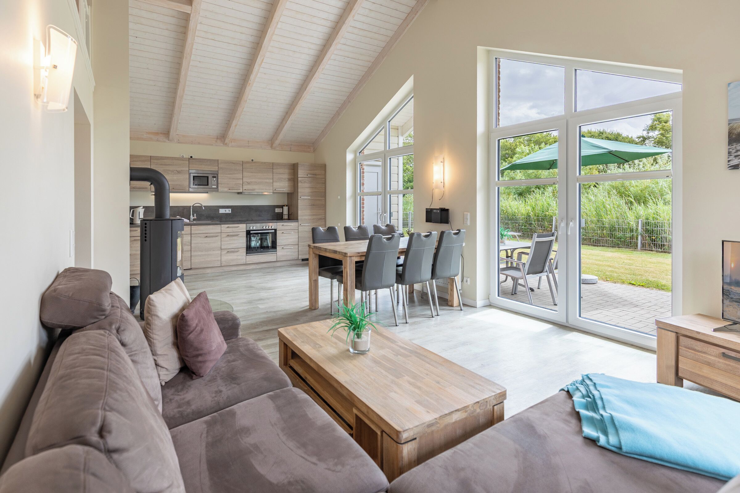 TV, fireplace, stereo