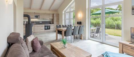 TV, fireplace, stereo