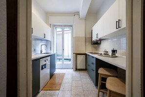Fridge, microwave, oven, stovetop