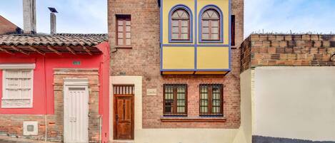 المنشأة من الخارج