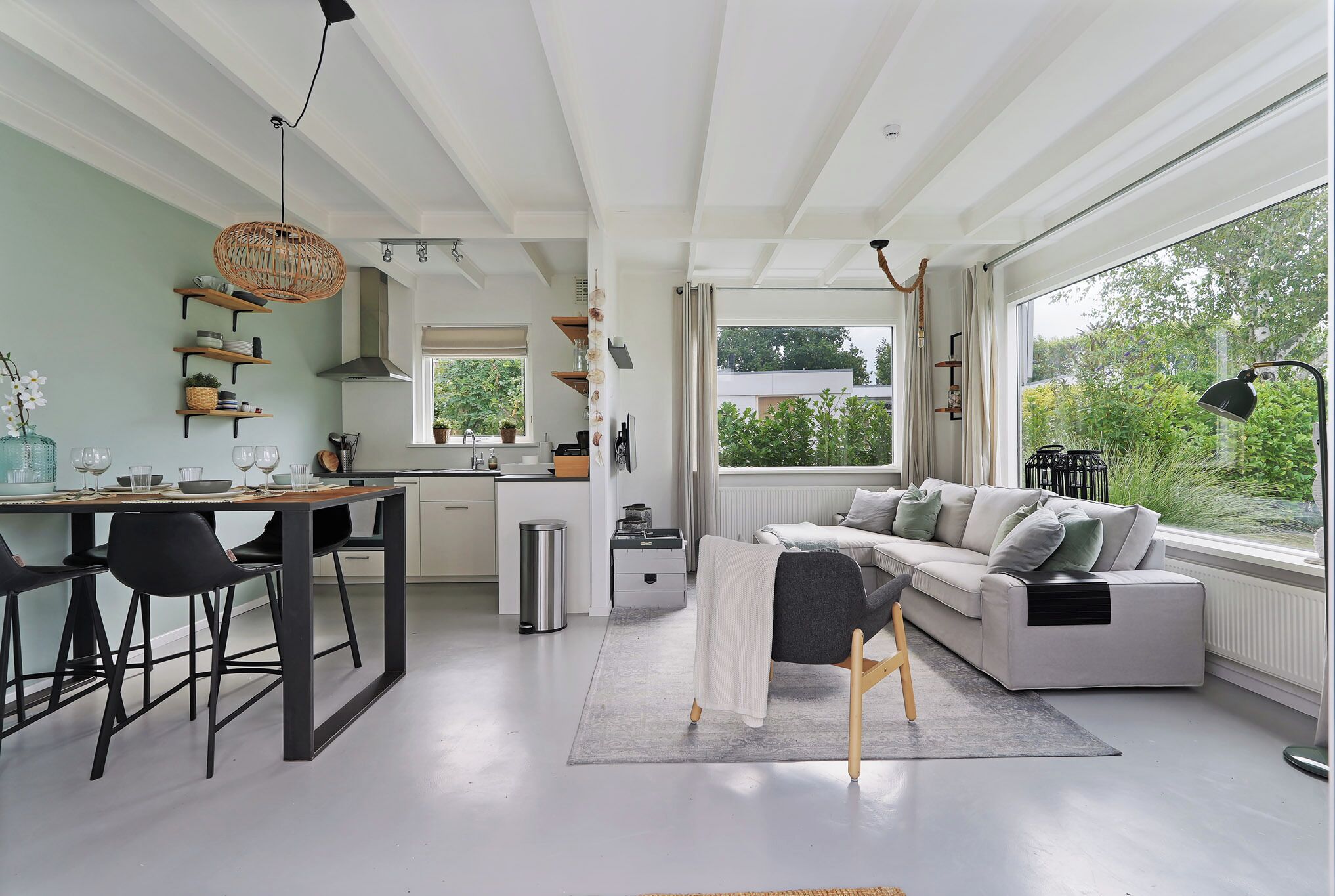 TV, lareira, videoteca