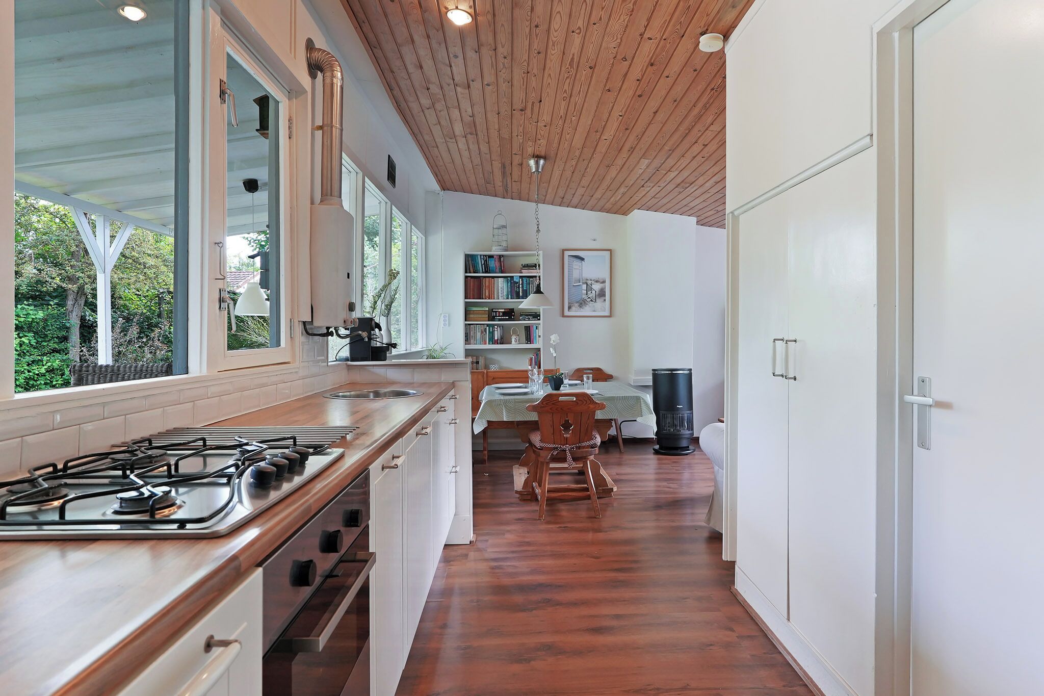 Refrigerador, microondas, horno y cafetera y tetera 