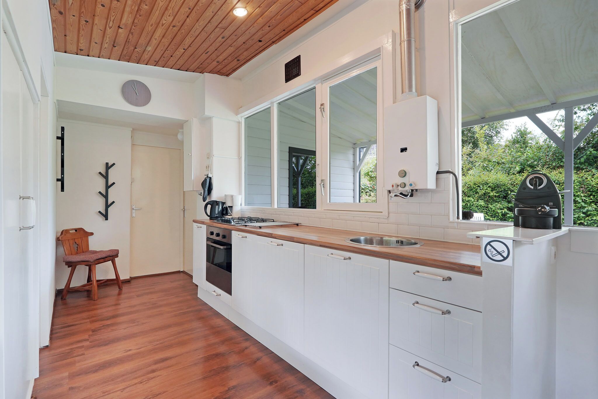 Fridge, microwave, oven, coffee/tea maker