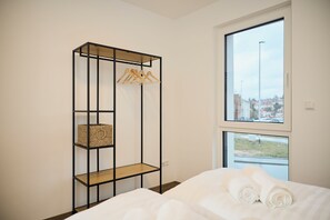 Huoneisto, parveke, näköala pihalle | Äänieristys, silitysrauta/-lauta, ilmainen Wi-Fi, vuodevaatteet