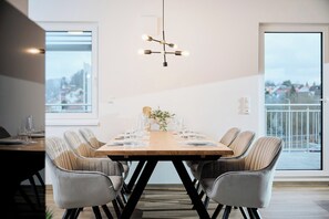 Penthouse Supérieur, 2 chambres, patio | Restauration dans la chambre