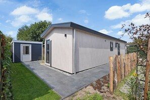 Exterior - Brand new chalet 6 P, lots of comfort and spacious garden. (Ouddorp)