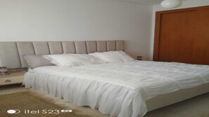2 bedrooms, internet, bed sheets, wheelchair access