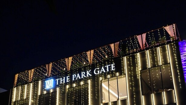 A modern building with a sign reading "The Park Gate." - HOTEL THE PARK GATE (Mohali)
