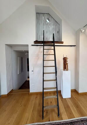 Interior - Gallery apartment - living in the midst of art (Pronsfeld)