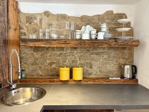Fridge, oven, stovetop, dishwasher - Gallery apartment - living in the midst of art (Pronsfeld)