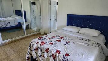 4 bedrooms, WiFi, bed sheets
