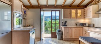 Holiday Home 'La Trêve' with Mountain View, Wi-Fi and Air Conditioning