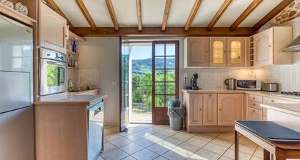 Holiday Home 'La Trêve' with Mountain View, Wi-Fi and Air Conditioning