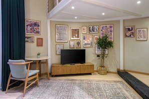 Deluxe Loft | Living area