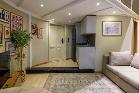 Deluxe Loft | Living area | 45-inch Smart TV with satellite channels