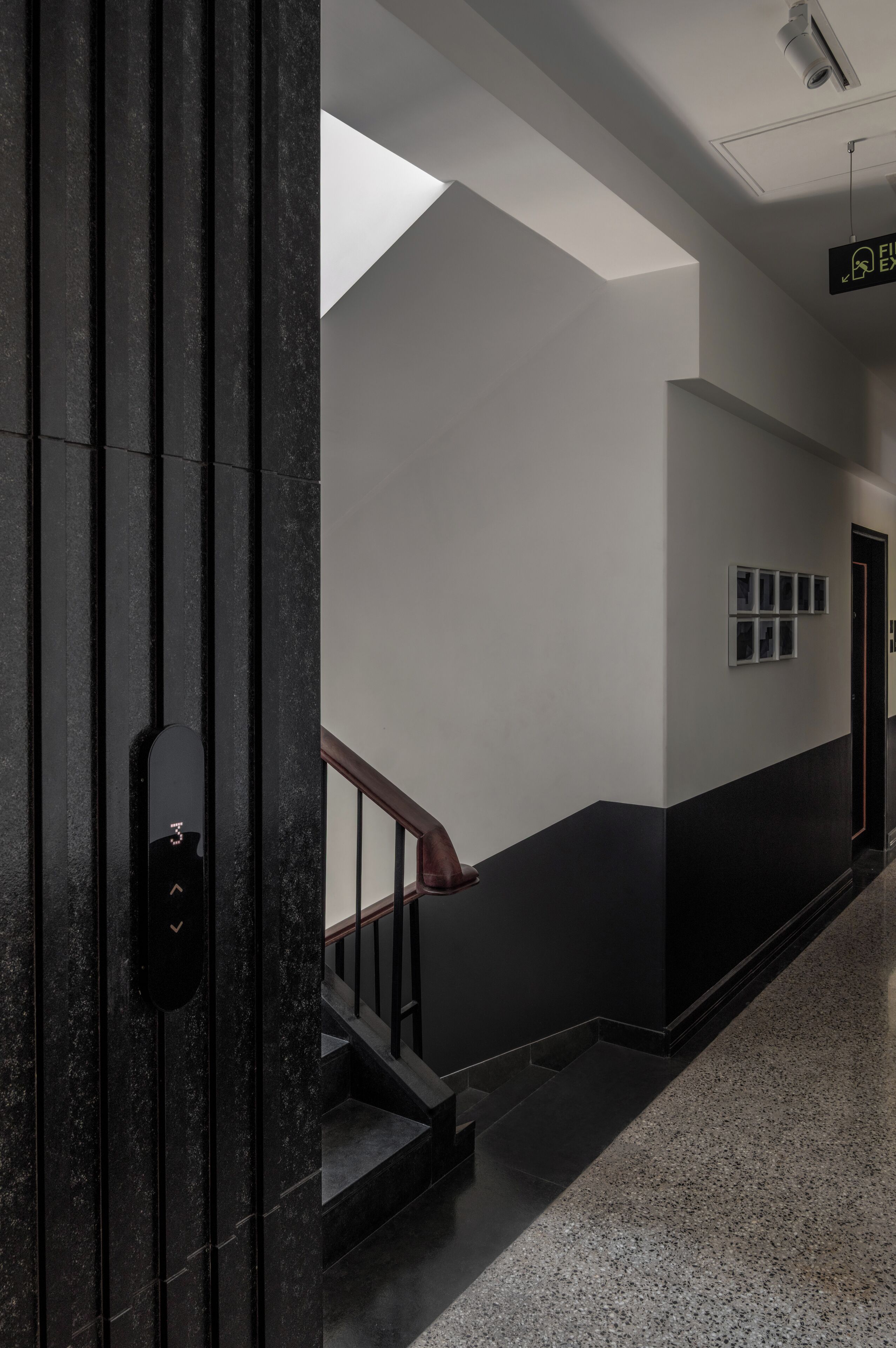 المنشأة من الداخل