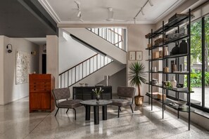 Lobby - Wellesley Hotel (Pune)